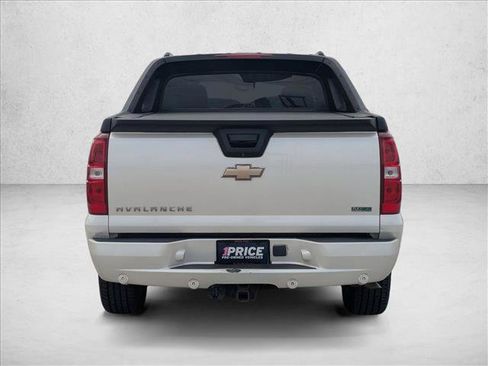 Used 2010 Chevrolet Avalanche LTZ image 6