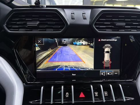 Used 2022 Lamborghini Urus AWD/4WD image 29