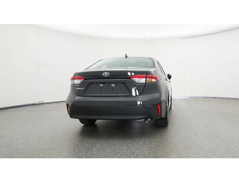 Used 2025 Toyota Corolla LE FWD image 28
