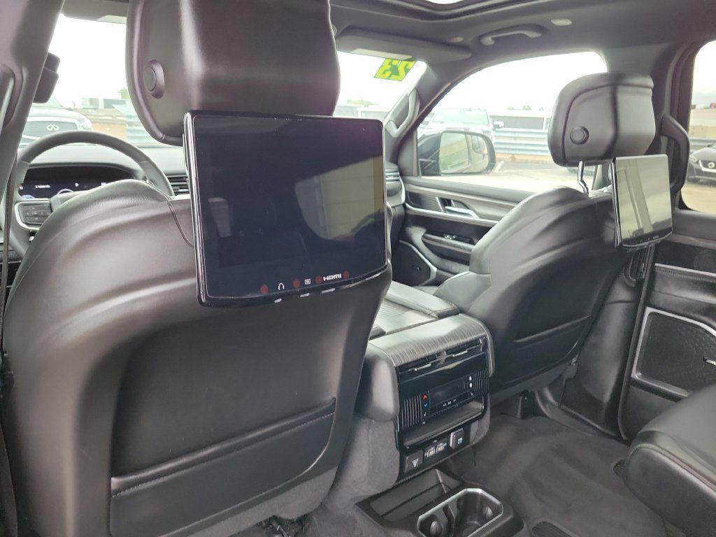Used 2023 Jeep Wagoneer Series II w/ Premium Group I AWD/4WD image 26
