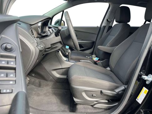 Used 2022 Chevrolet Trax LS w/ Tint and Cruise Package image 9