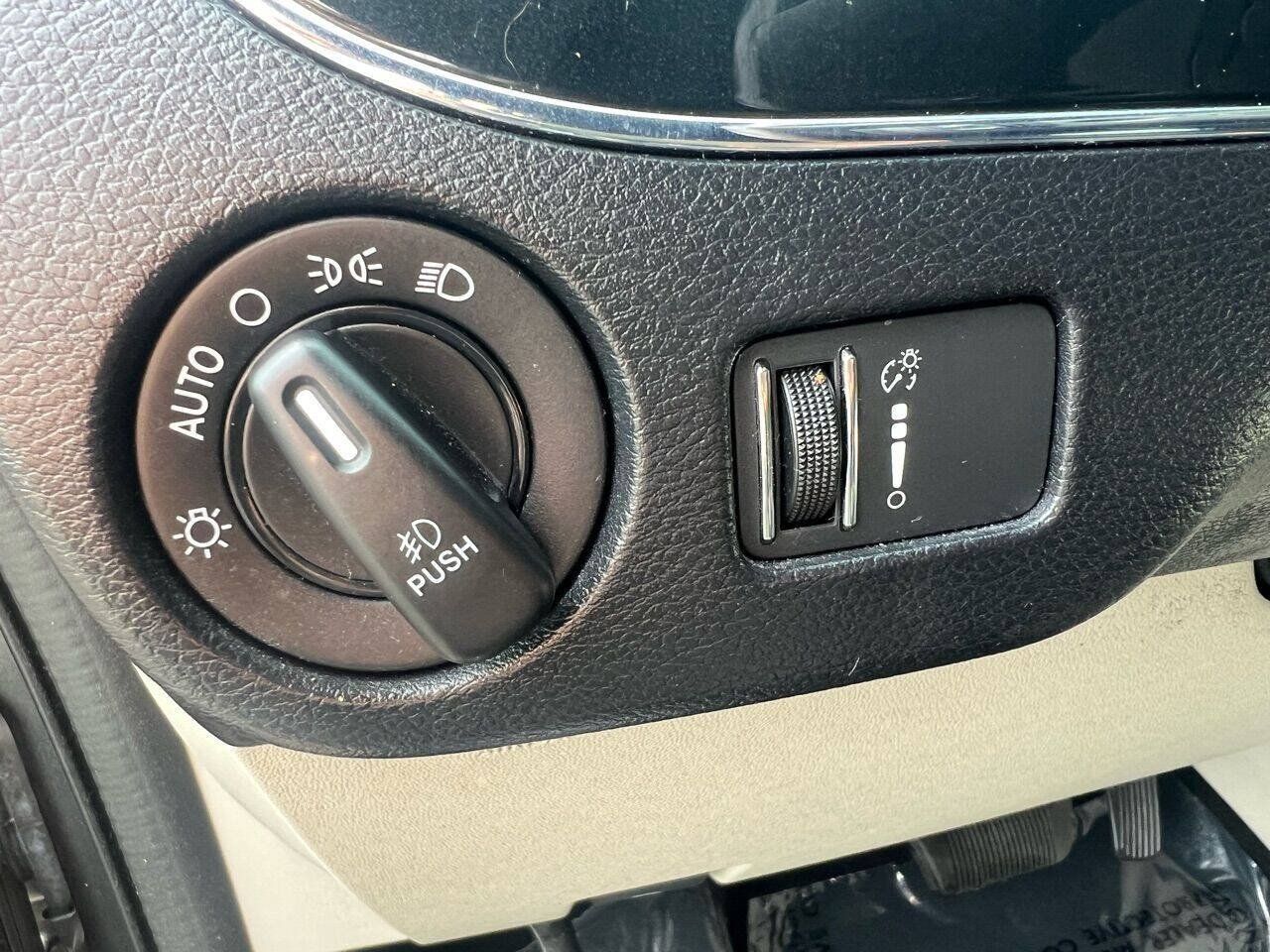Used 2019 Dodge Grand Caravan SXT FWD image 25