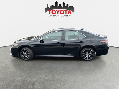 Used 2024 Toyota Camry SE image 4
