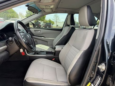 Used 2015 Toyota Camry SE w/ Moonroof Package image 24