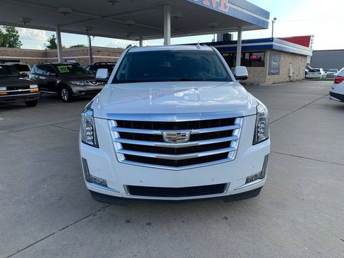 Used 2016 Cadillac Escalade Premium AWD/4WD image 2