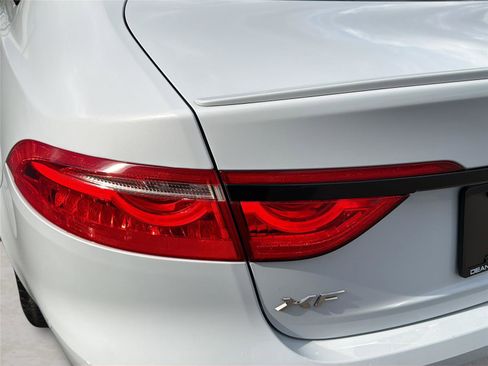 Used 2019 Jaguar XF S AWD/4WD image 34