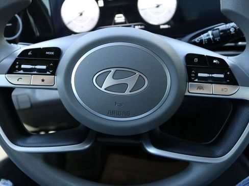 Used 2024 Hyundai Elantra SEL image 18