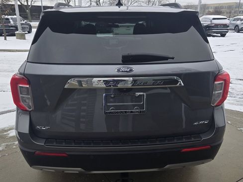 Used 2021 Ford Explorer XLT w/ Equipment Group 202A image 7