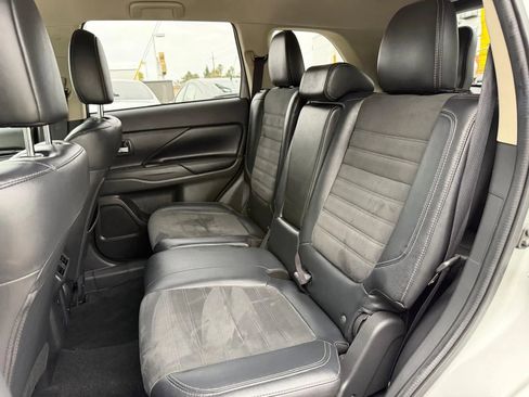 Used 2019 Mitsubishi Outlander SE image 14