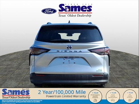 Used 2023 Toyota Sienna XLE image 7