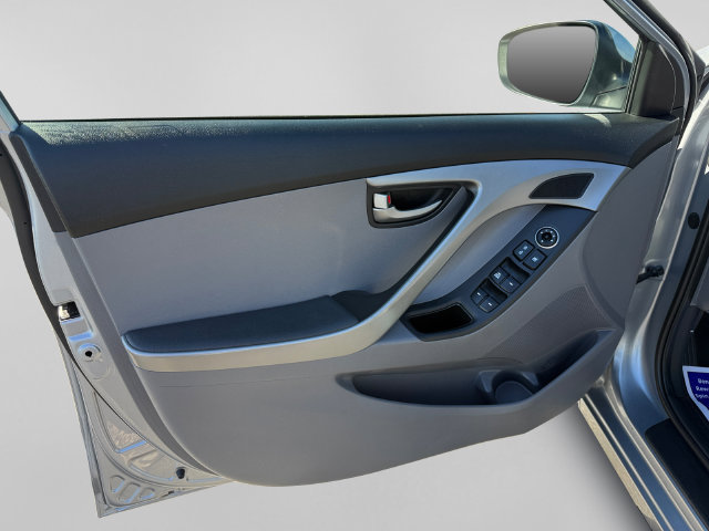 Used 2015 Hyundai Elantra SE FWD image 11