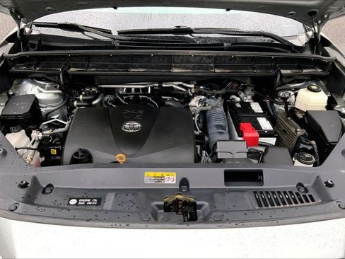 Used 2022 Toyota Highlander LE AWD/4WD image 9