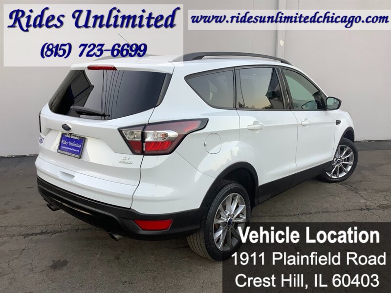 Used 2017 Ford Escape SE w/ SE Sport Appearance Package FWD image 4