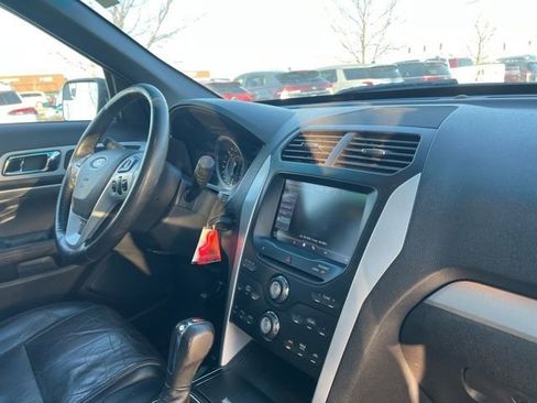 Used 2013 Ford Explorer XLT image 32