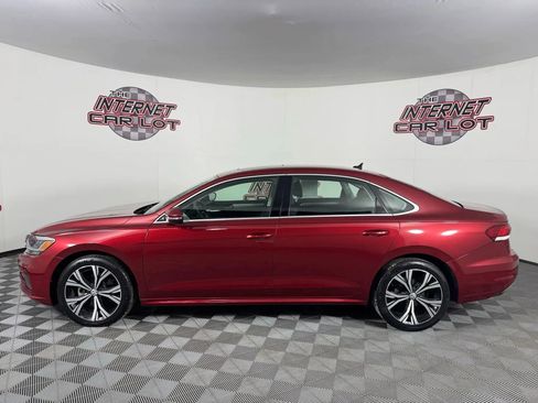 Used 2022 Volkswagen Passat 2.0T SE image 4
