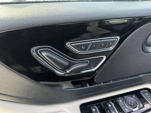 Used 2025 Lincoln Aviator Reserve image 12