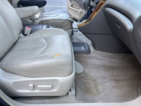 Used 2000 Lexus RX 300 4WD w/ Premium Pkg image 30