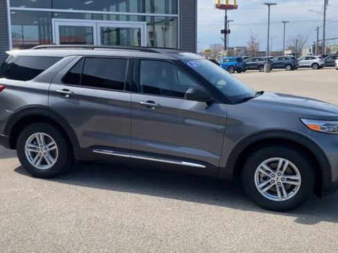 Certified 2023 Ford Explorer XLT w/ Equipment Group 202A AWD/4WD image 3