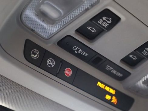 Used 2020 GMC Acadia SLT w/ Driver Alert Package II image 30