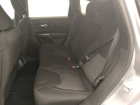 Used 2020 Jeep Cherokee Latitude image 18