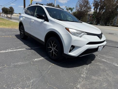 Used 2017 Toyota RAV4 SE FWD image 1