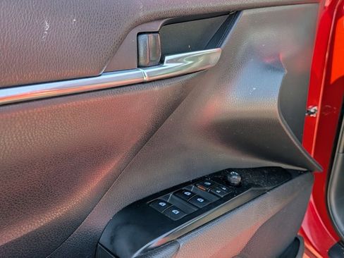 Used 2020 Toyota Camry SE FWD image 13