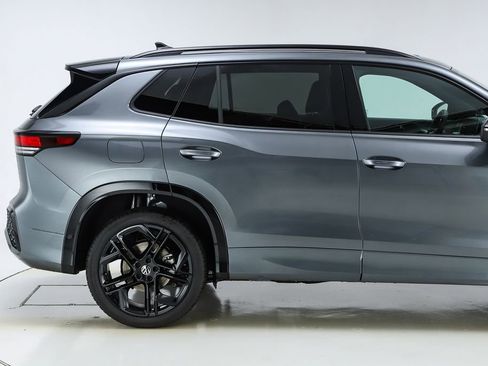 New 2026 Volkswagen Tiguan SE R-Line image 11