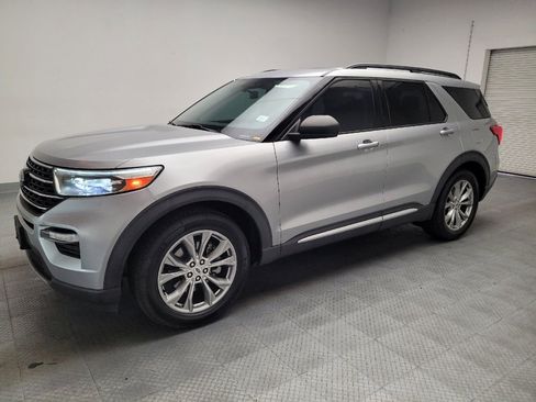 Used 2020 Ford Explorer XLT w/ Equipment Group 202A RWD image 2