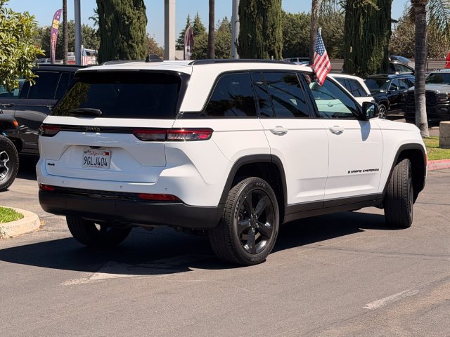 Used 2023 Jeep Grand Cherokee Altitude AWD/4WD image 5
