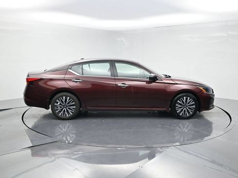 Used 2024 Nissan Altima 2.5 SV FWD image 4