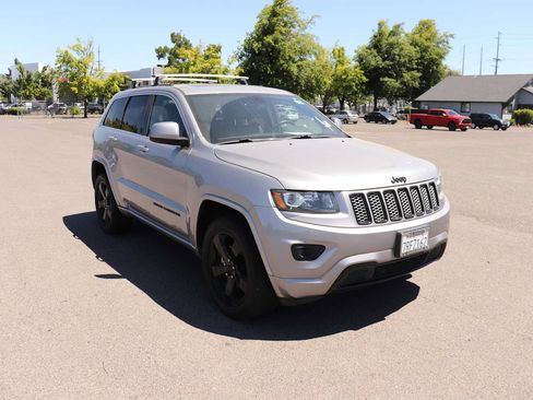 Used 2015 Jeep Grand Cherokee Altitude AWD/4WD image 3