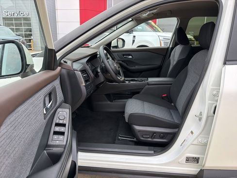 Used 2023 Nissan Rogue SV AWD/4WD image 13