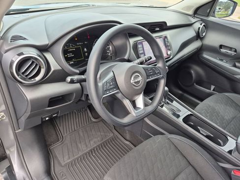 Used 2023 Nissan Kicks SV FWD image 8