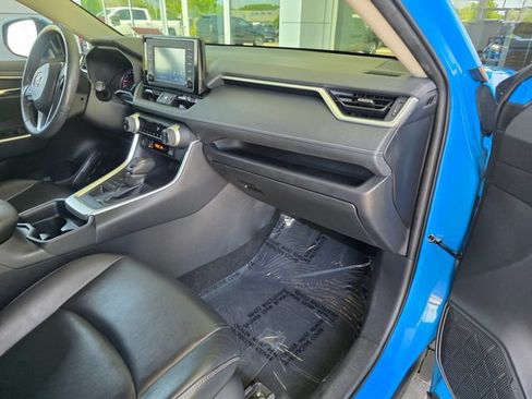 Used 2019 Toyota RAV4 XLE Premium w/ Cold Weather Package AWD/4WD image 9