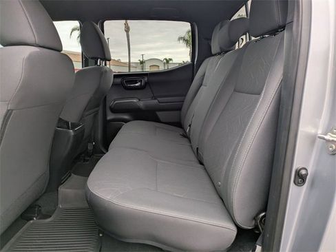 Used 2017 Toyota Tacoma TRD Off-Road image 17