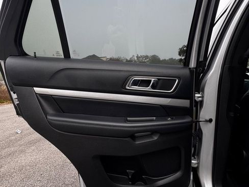 Used 2016 Ford Explorer XLT w/ Equipment Group 202A image 11