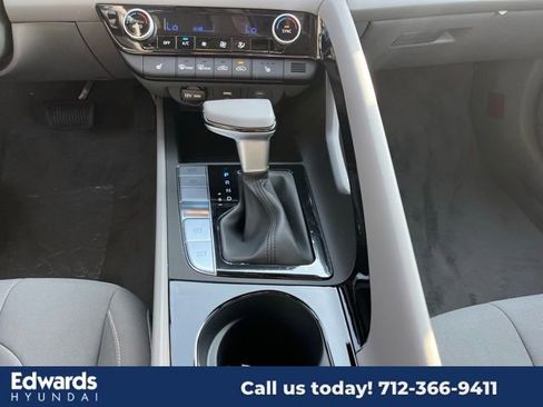 New 2025 Hyundai Elantra SEL image 24