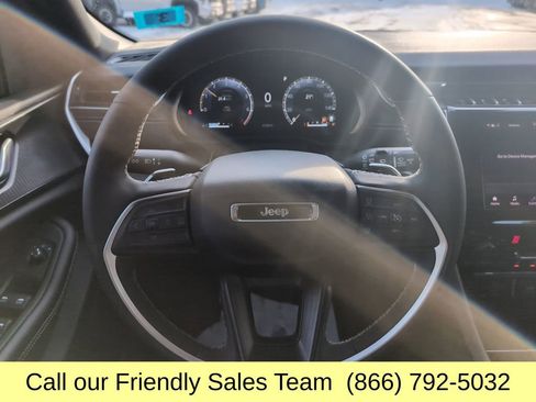 Used 2025 Jeep Grand Cherokee Altitude image 18