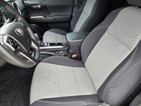 Used 2021 Toyota Tacoma TRD Sport w/ Technology Package AWD/4WD image 9