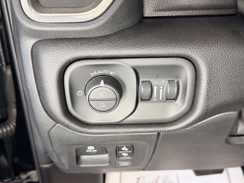 Used 2025 RAM 1500 Big Horn AWD/4WD image 16