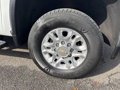 Used 2021 Chevrolet Silverado 3500 LTZ w/ LTZ Convenience Package image 32