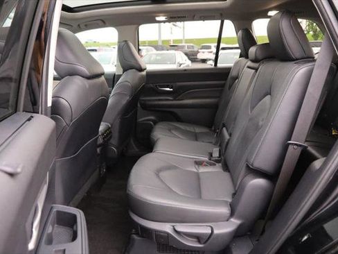Certified 2025 Toyota Grand Highlander AWD Hybrid image 12