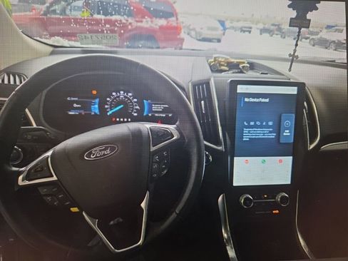 Used 2023 Ford Edge Titanium image 8