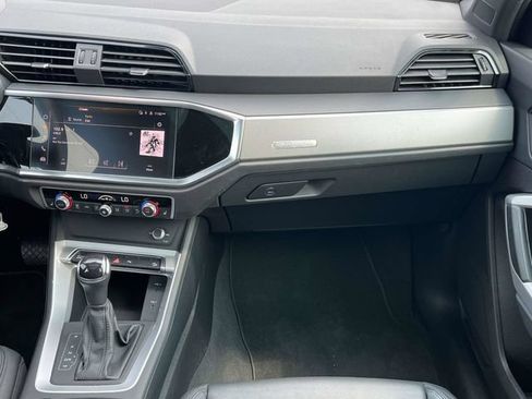 Used 2025 Audi Q3 2.0T Premium AWD/4WD image 19