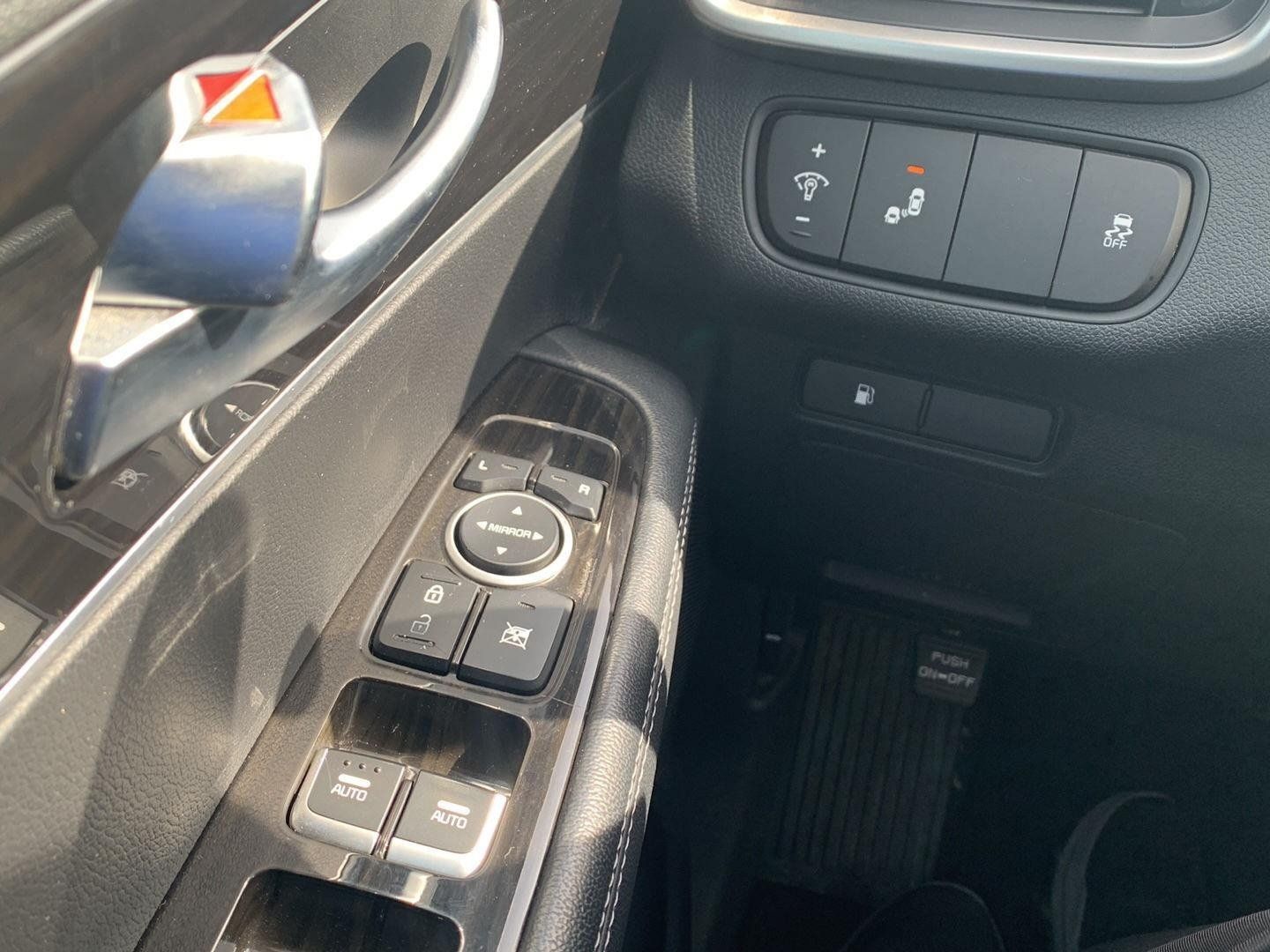 Used 2019 Kia Sorento FWD V6 image 13