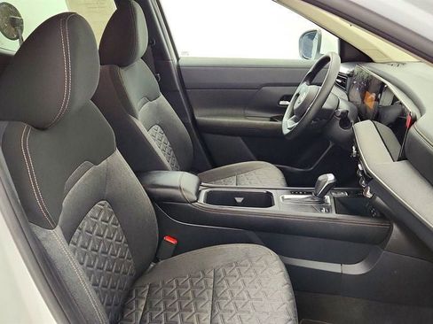 Used 2025 Nissan Kicks SV AWD/4WD image 22