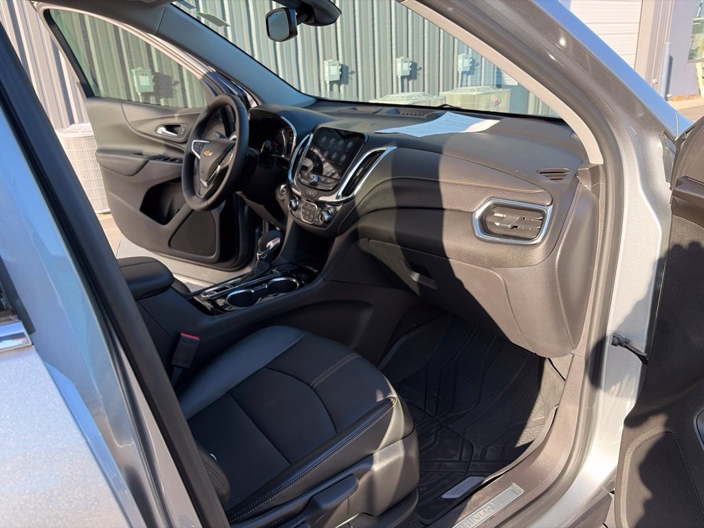 Used 2024 Chevrolet Equinox Premier FWD image 31