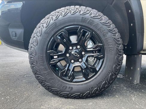 Used 2023 Chevrolet Silverado 1500 ZR2 AWD/4WD image 9