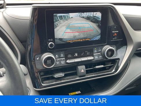 Used 2023 Toyota Highlander XLE FWD image 10