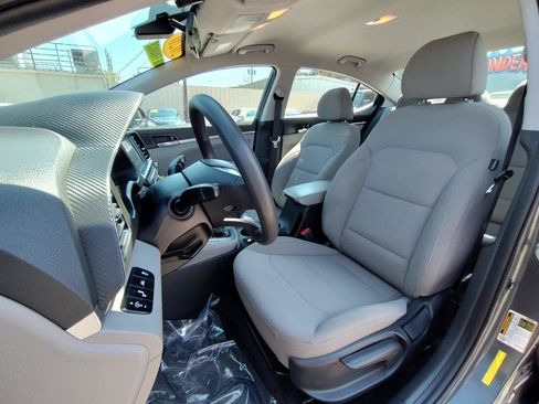 Used 2020 Hyundai Elantra SEL FWD image 15